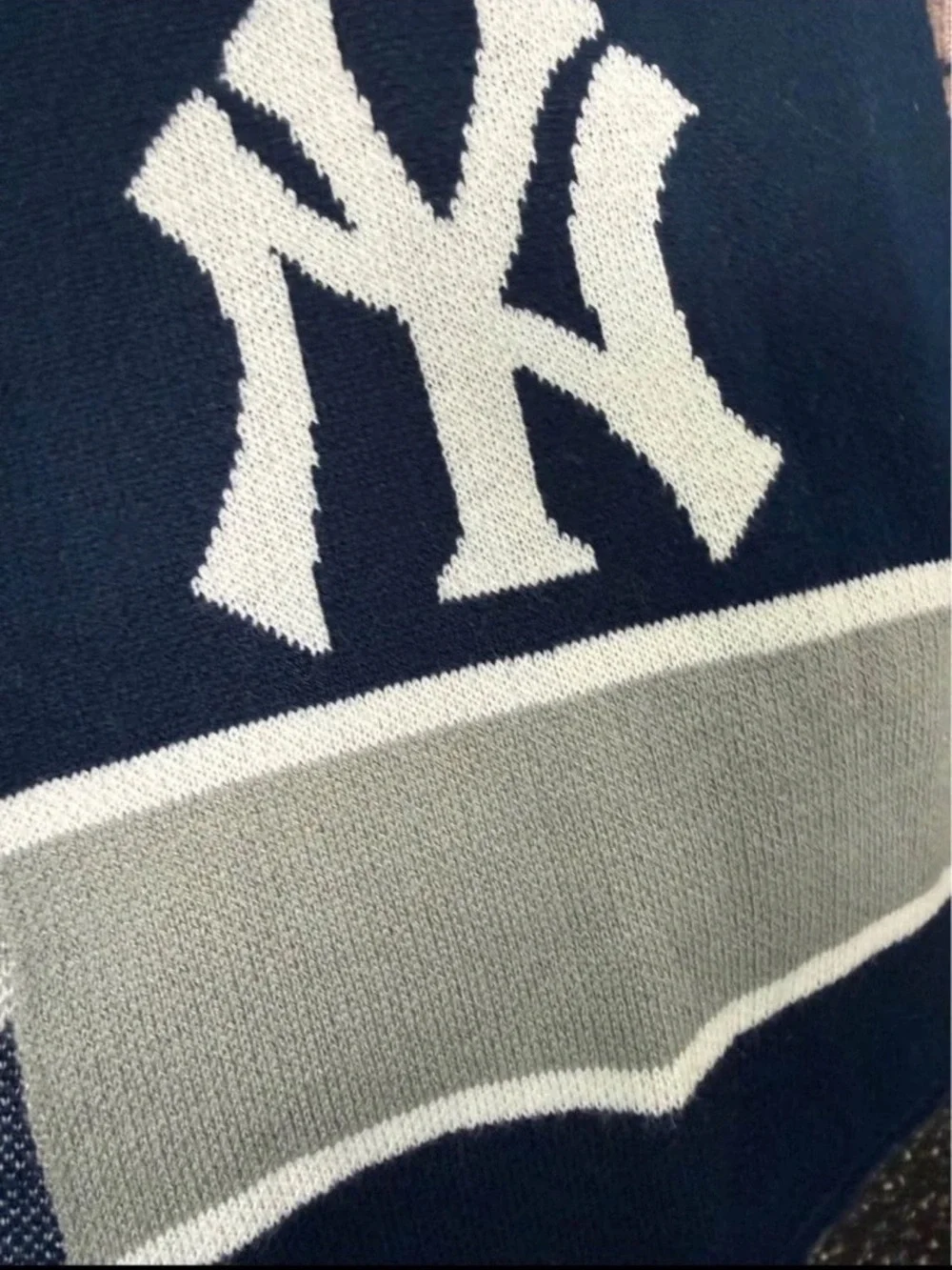 New York Yankees MLB knit Neck Scarf Forever Collectibles Genuine Merchandise